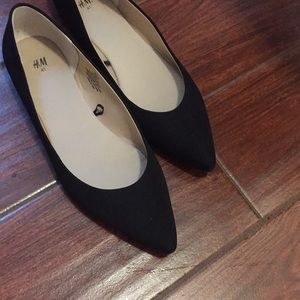 Black pointy flats